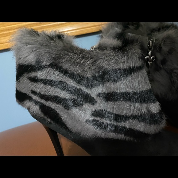 Donald Pliner Genuine Fur trim Ankle Boots Super cute! - Picture 2 of 15